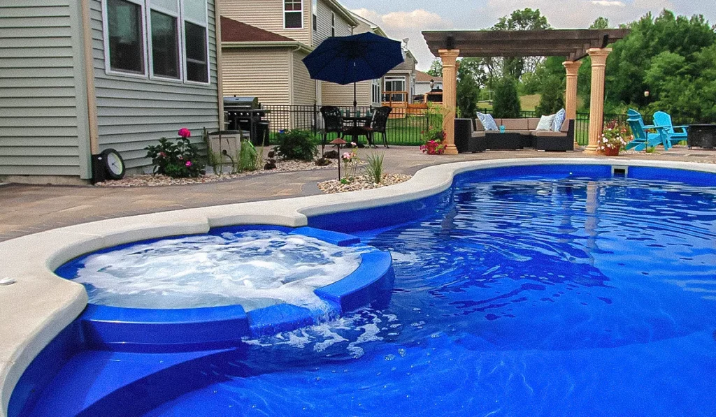 adding spas to custom pools